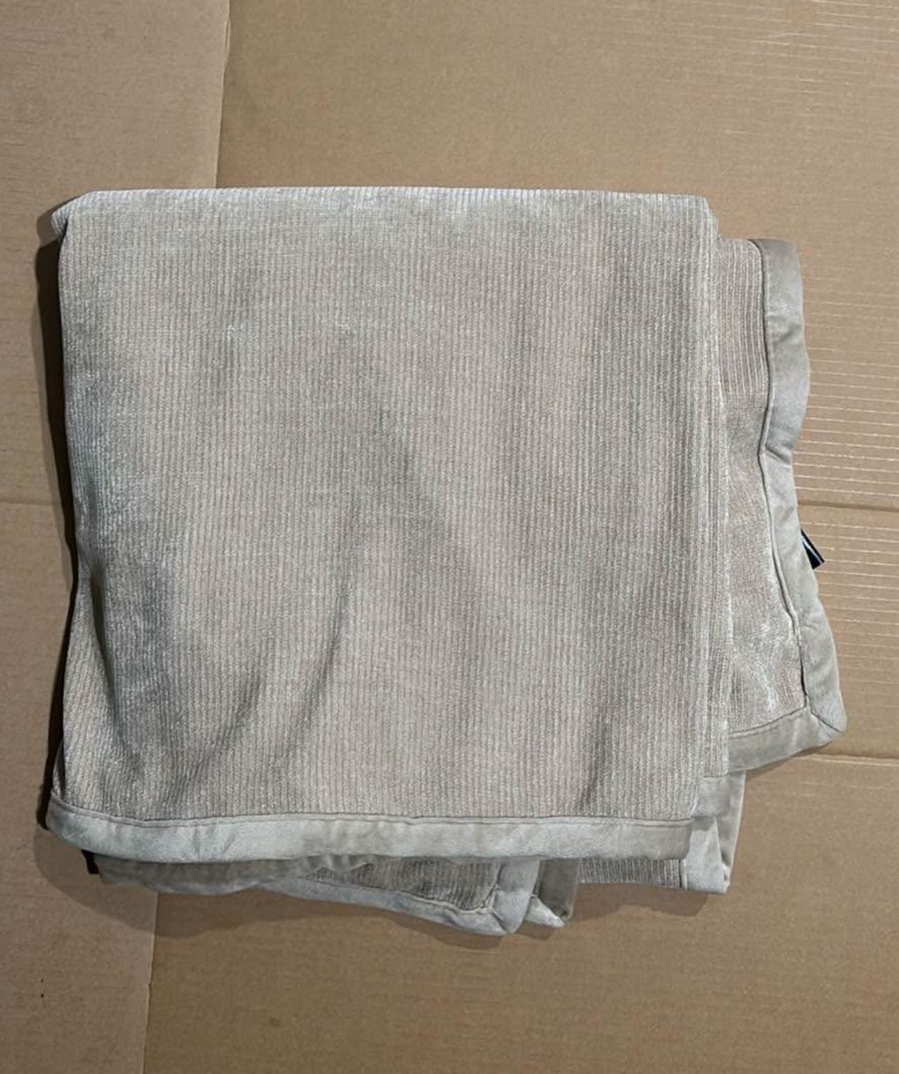 Jennifer Adams Luxe Chenille Corduroy Throw – 60″ × 70″ (Tan)