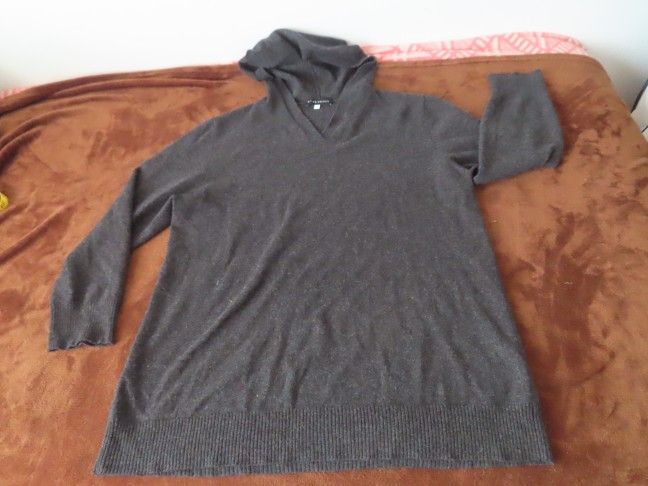 womens hooded 100% cashmere sweater grey/black L (flaw)