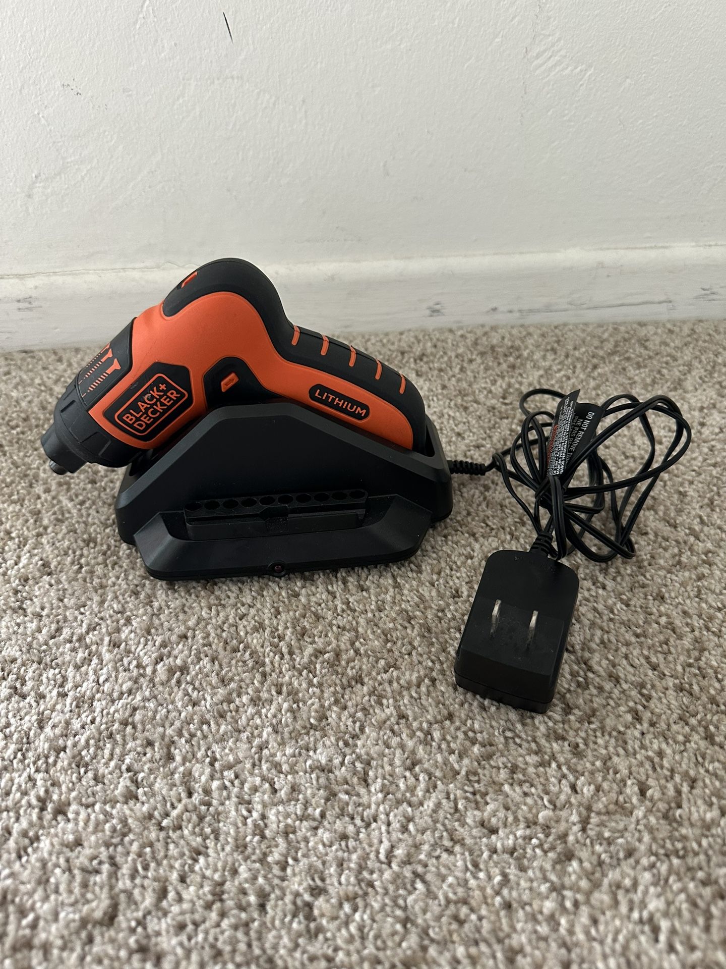 Black & Decker LI4000 3.6 Volt Lithium Ion Smart Driver With Charger