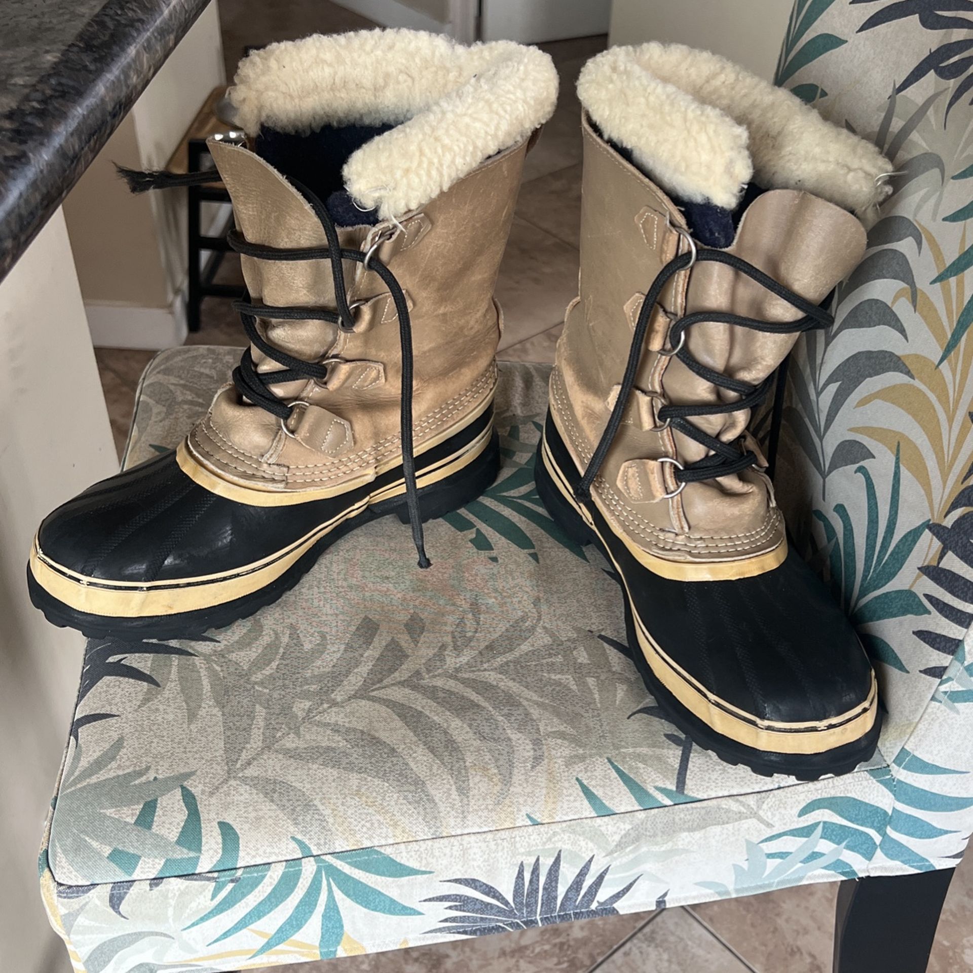Sorel Caribou Boots Size 9