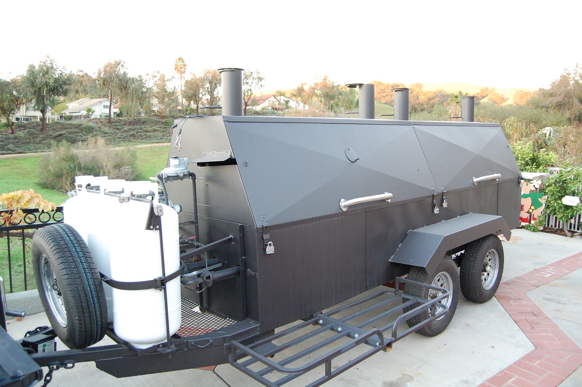 Holstein Model 1240G Towable Smoker/Gas Grill