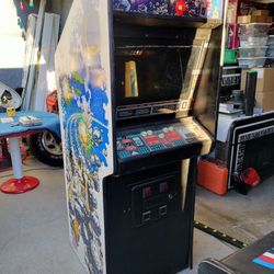 Atari Asteroids Deluxe Fullsize Stand-up Arcade Game. Working. Nice Condition.