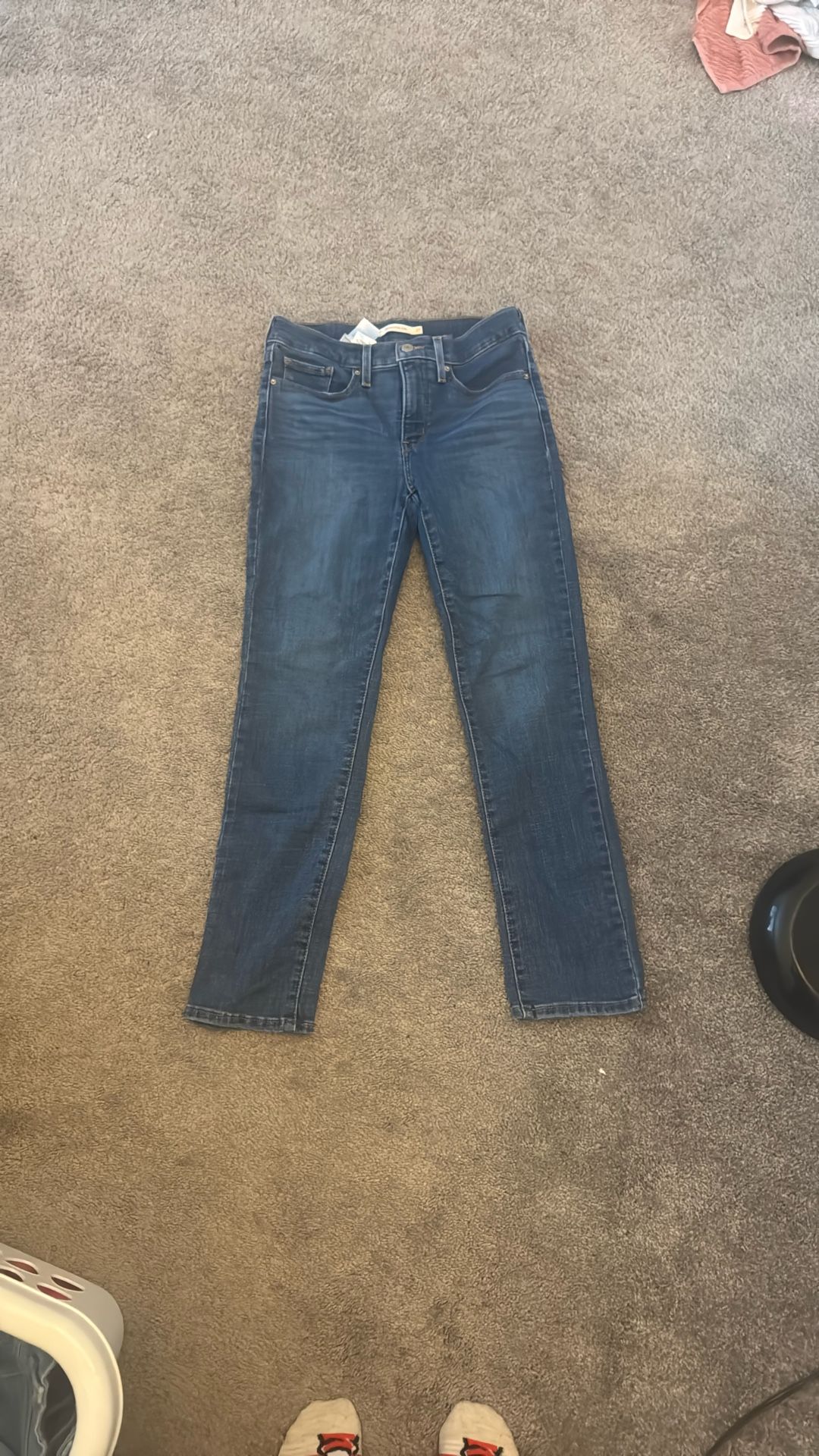 women’s Levi’s 