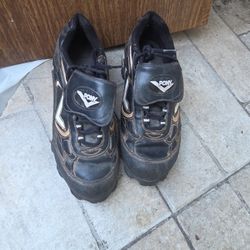 used Pony Men’s Cleats Size 6 Black & White Football Baseball Athletic Shoes