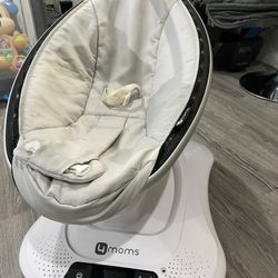  4moms mamaRoo 4.0 Baby Swing, Classic White 