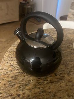 Tea  pot like new 16$ pick up today