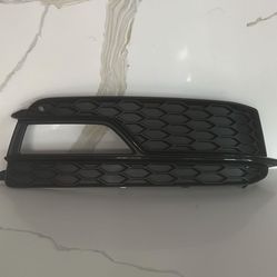 Audi Automotive Front Bumper Grille Insert, Honeycomb Style Fog Light Or Air Intake Grille. Right side Audi 2013-2017 A5