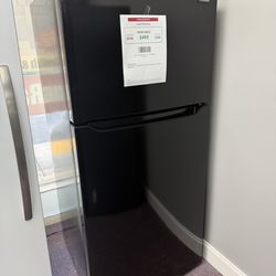 Refrigerator, Frigidaire new open ox 40” W fridge