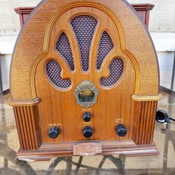 Wood Antique Radio