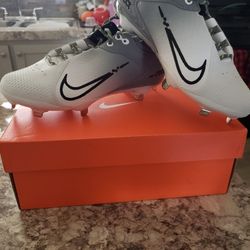 Woman Softball Cleats