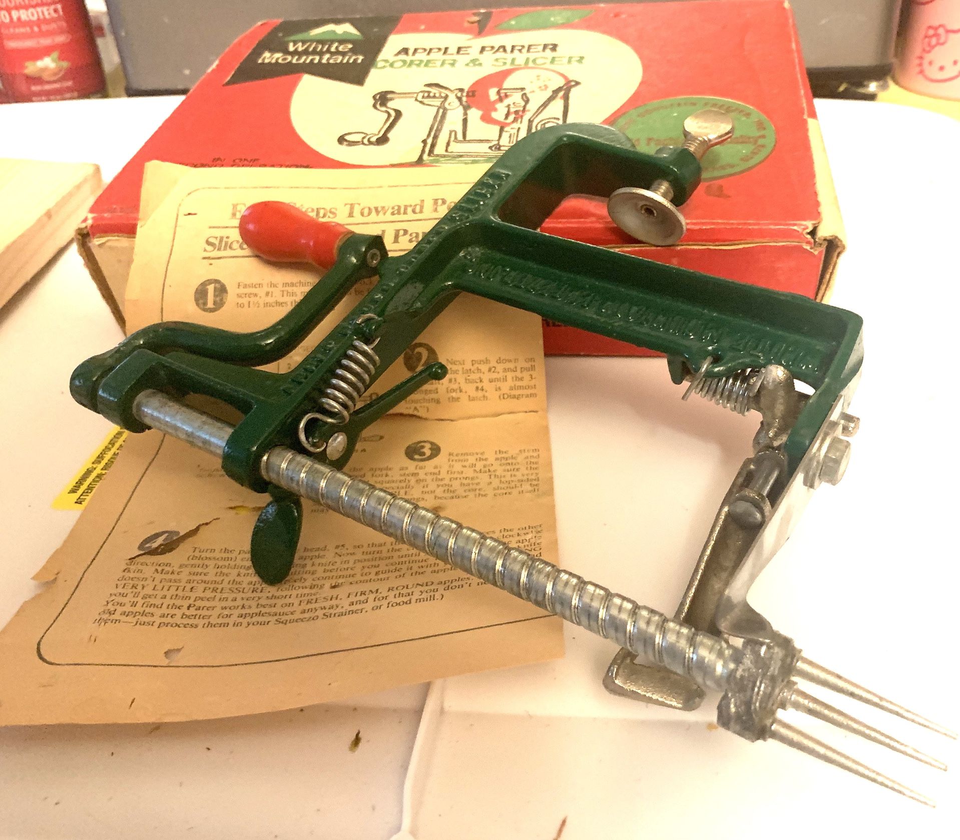 VINTAGE White Mountain Apple Pater Corer & Slicer