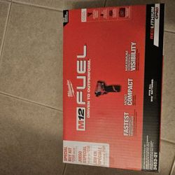 M12  Milwaukee Impact Drill Kit