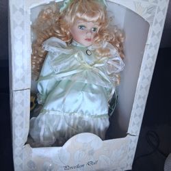 2000 C167974 Porcelain Dolls Vintage 