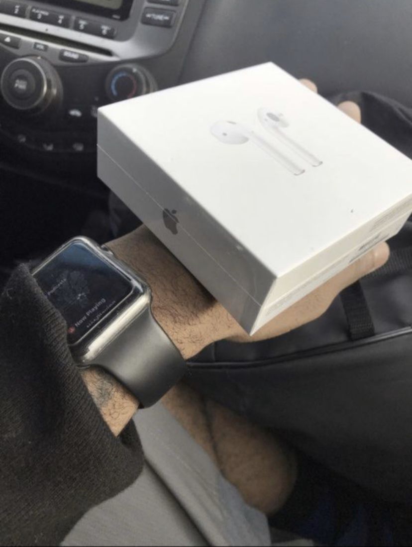 AIR PODS FOR SALE $90 BRAND NEW