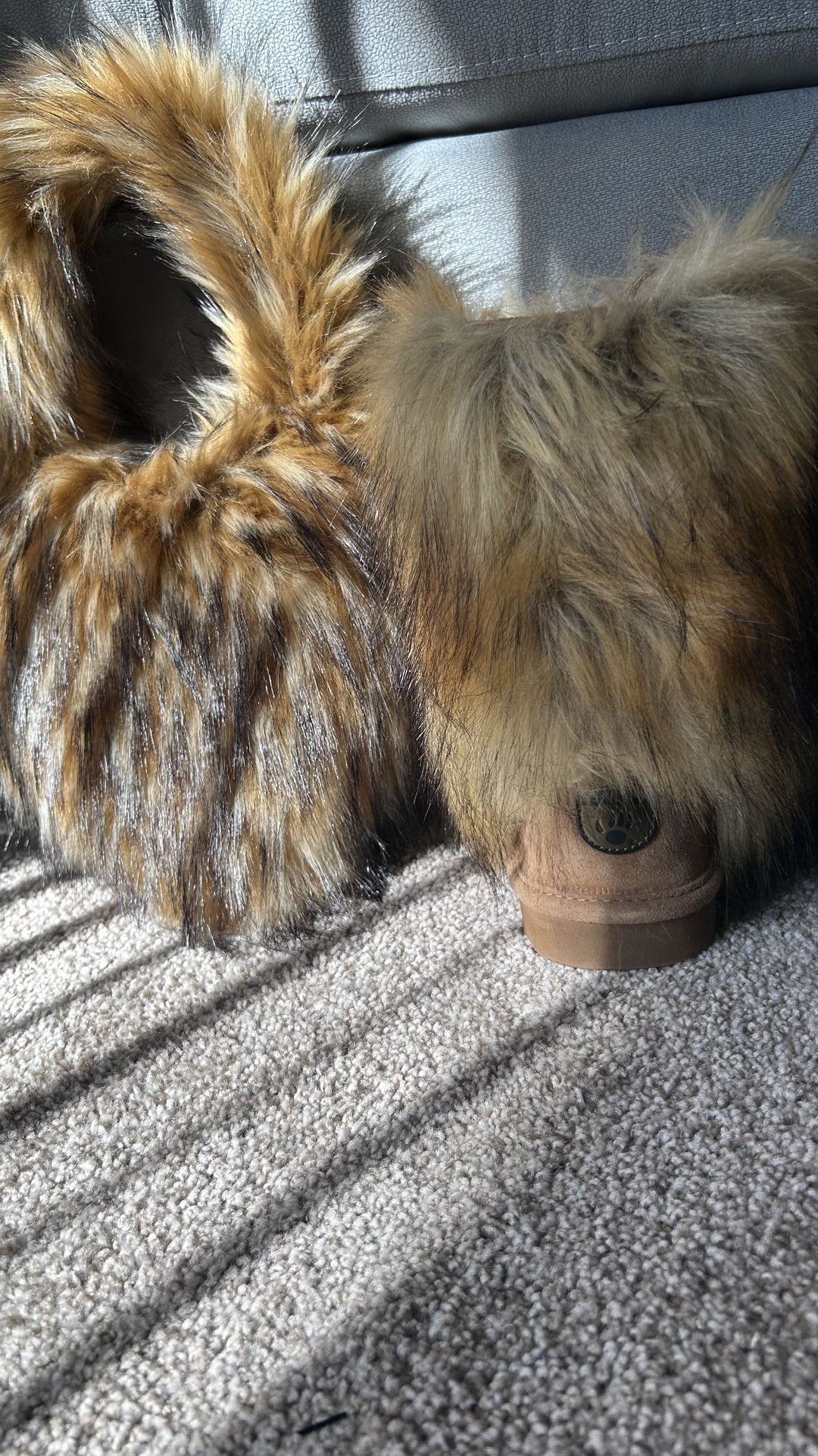 Bearpaw Fur Boots Size 8 Small Heart Fur Bag