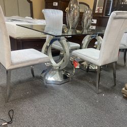Mirrored Dinning Table And 4 Chairs