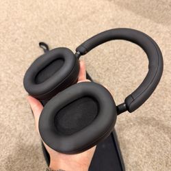Sony WH-1000XM5 Noise-Canceling Headphones – Like New, Barely Used