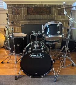 Rare PDP CX Maple w/20” Bass Drum set in Great Shape.   Great Bop Kit with amazing Sound Maple Sound