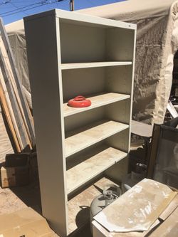 Metal shelf unit