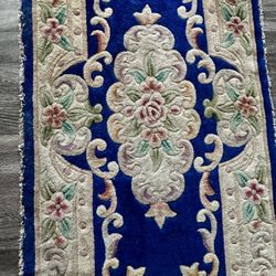Beautiful And Fine Vintage Handmade Chinese Oriental Rug 30”x 62” In Good Condition, Priced For Quick Sale 