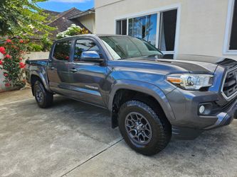 2017 Tacoma sr5 v6 35k miles