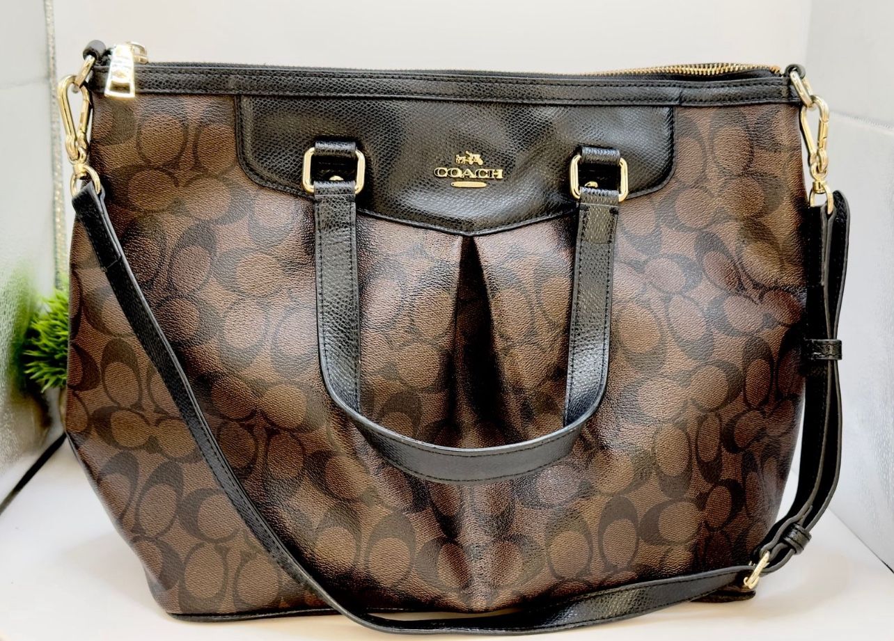 "Authentic Luxury Handbags: Original Designs Guaranteed, No Counterfeits. Make your reasonable offer; no lowball offers, please."