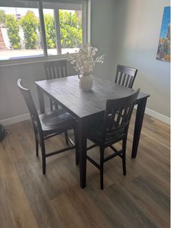Kitchen Table w/ 4 Chairs