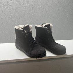 Black Boots With Fur 