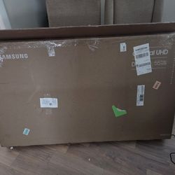 Samsung 55” Class DU7200 Series Crystal UHD 4K Smart Tizen TV (2024) - UN55DU7