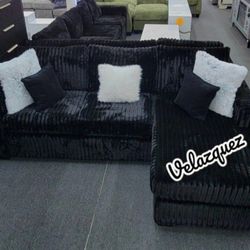 ✅️✅️2 pc black fur like wide welt corduroy sectional sofa with chaise✅️✅️