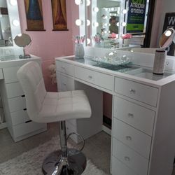 VANITY FOR MAKEUP 