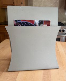 Metal magazine rack holder