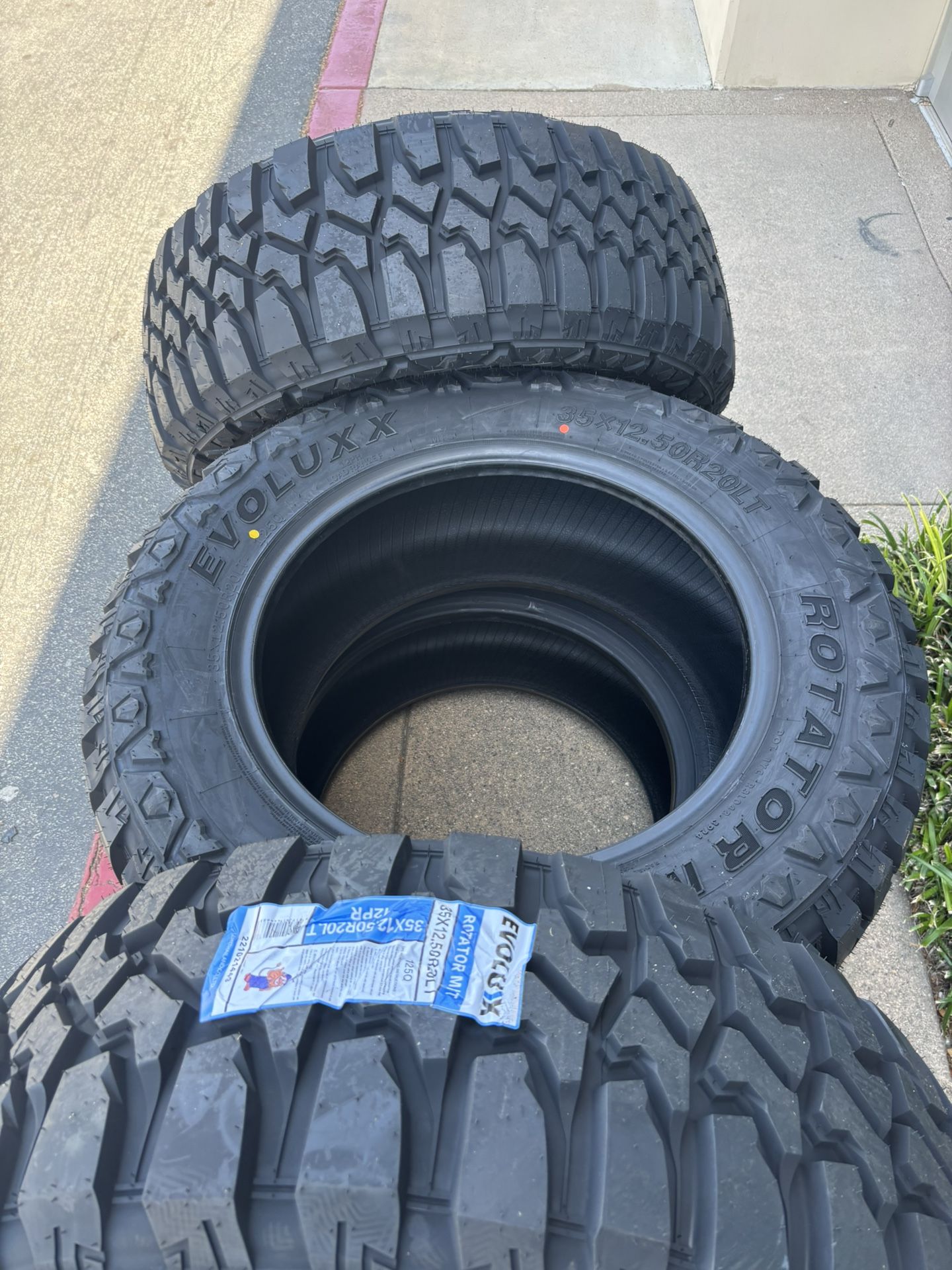 4 Tires 35x12,50-20 $760 