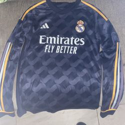 Real Madrid Jersey Only Worn Once And Doesn’t Fit Me Anymore And It’s A Size Medium