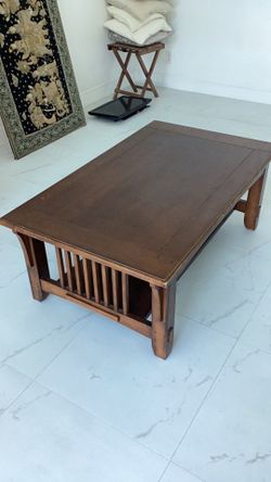 Rooms to Go ***Coffee Table ONLY  *** Solid Wood