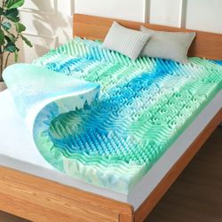 New in box 3" cooling memory foam mattress topper