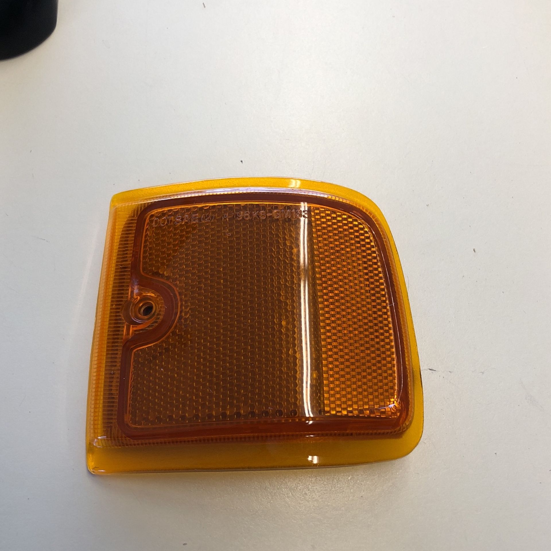 Chevrolet/ GMC Express 1996 To 2003 Side Marker Lamp Driver Side Assembly