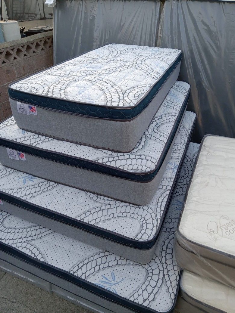 Twin Size Mattress Pillow Top 12" Thick.    All Sizes Available.     Delivery Available 