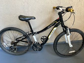 Specialized bike. Tires wheels size 24.