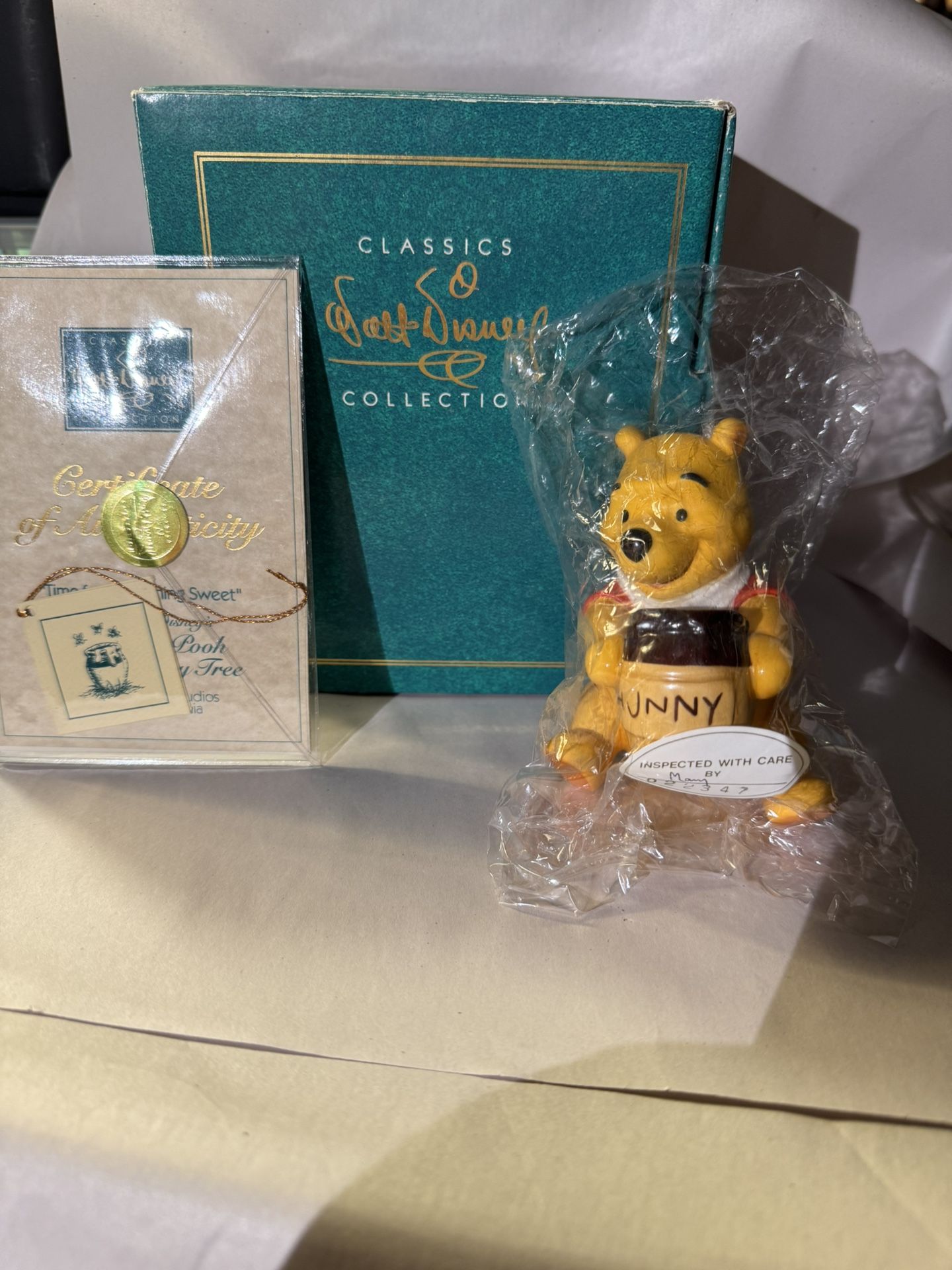 1996 WDCC "WINNIE THE POOH AND THE HONEY TREE" NEW IN BOX WITH COA