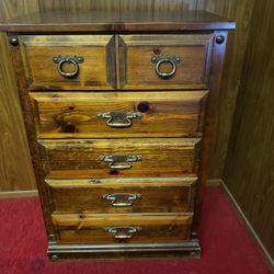 DRESSER / CHEST OF DRAWERS / HIBOY
