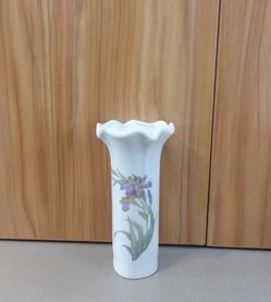 Vintage Oriental Floral/Butterfly Fluted Top Ceramic Vase