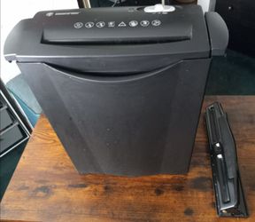 Paper Shredder 6 Page Max and free 3 Hole Punch