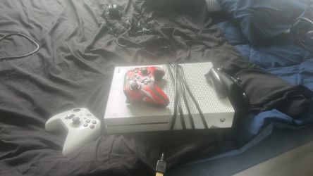 Xbox One S (white)