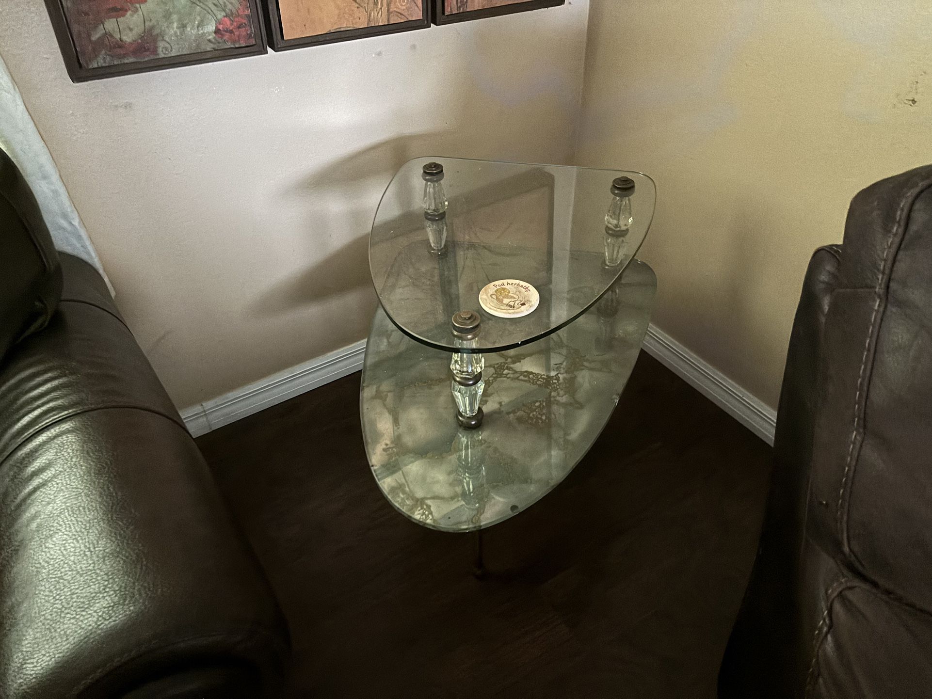 2 GLASS END TABLE FOR $20