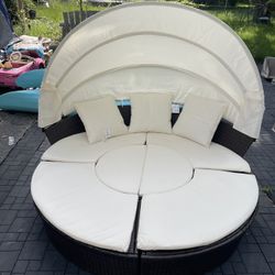 Patio daybed 5 pieces ( like new )