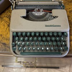 Typewriter Smith Corolla 1960S