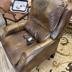 Electric Reclining Lounge Chair - FREE