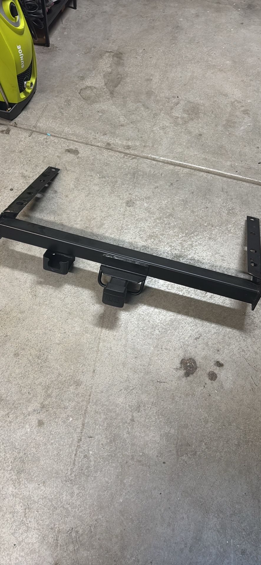 Tow hitch Off A 2001 Jeep Cherokee XJ