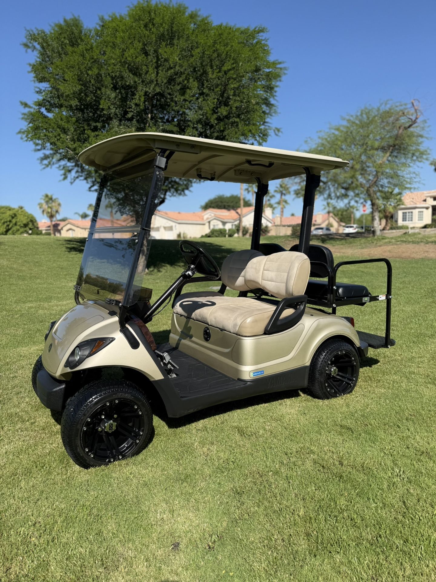 4-Seater Yamaha Golf Cart in Excellent Condition (high-speed at 22 mph)